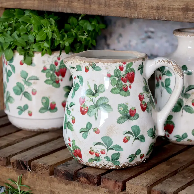 Chic Antique Fraises kannu mansikkakuviolla 15*16cm, kerma