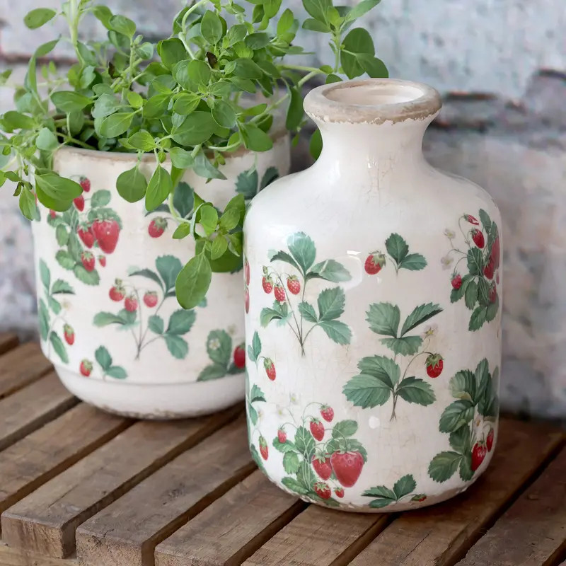 Chic Antique Fraises maljakko mansikkakuviolla 17,5*11cm, kerma