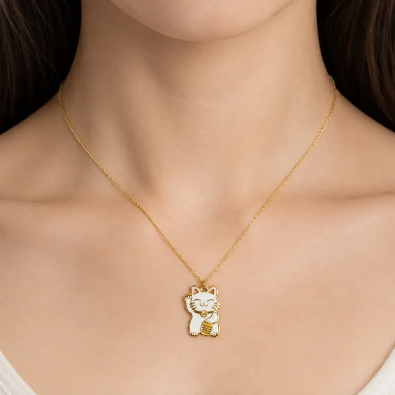 Japanilainen kaulakoru, valkoinen ja kultainen Maneki-Neko-riipus