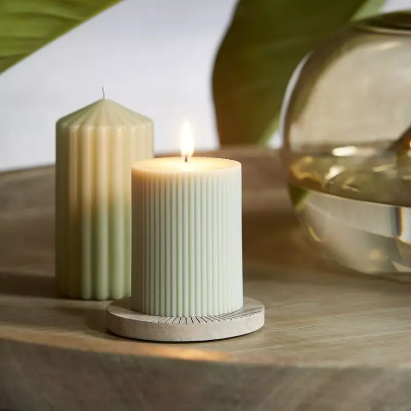 Rivièra Maison Fine Rib Pillar Candle green 7*9cm