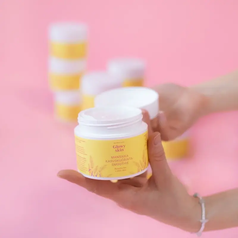 Saaren Taika Glowy Skin Mansikka Kasvokuorinta Smoothie